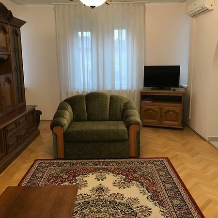 Gabor Pal 1 Apartman 2 Szoba Dunafoldvar エクステリア 写真
